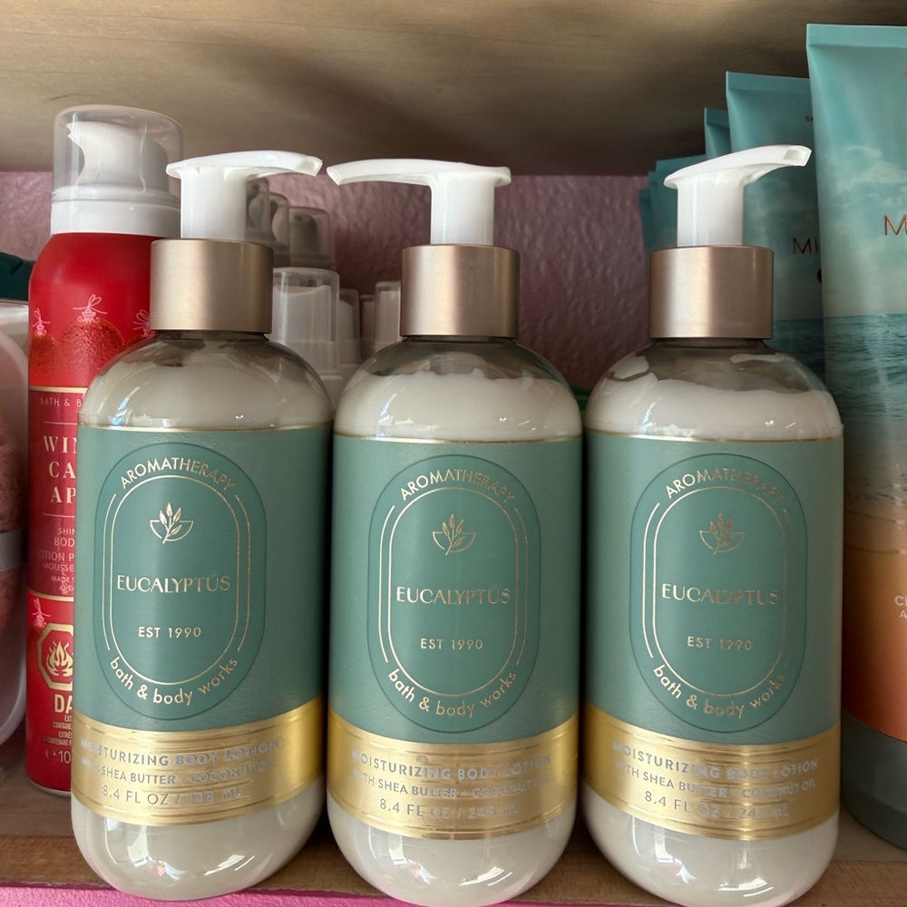 3 Therapy Eucalyptus Aromatherapy Body Wash - Green and Gold Bottles